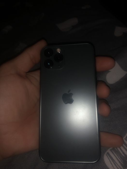 Vând iphone 11 pro impecabil