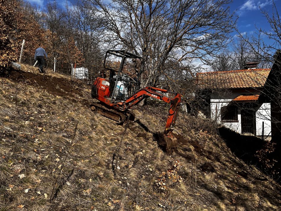 Услуги с мини багер , мини дъмпер , самосвал