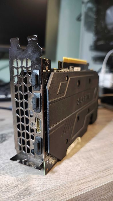 Rezervat - placa video Gigabyte GTX 1660 Ti 6GB GDDR6