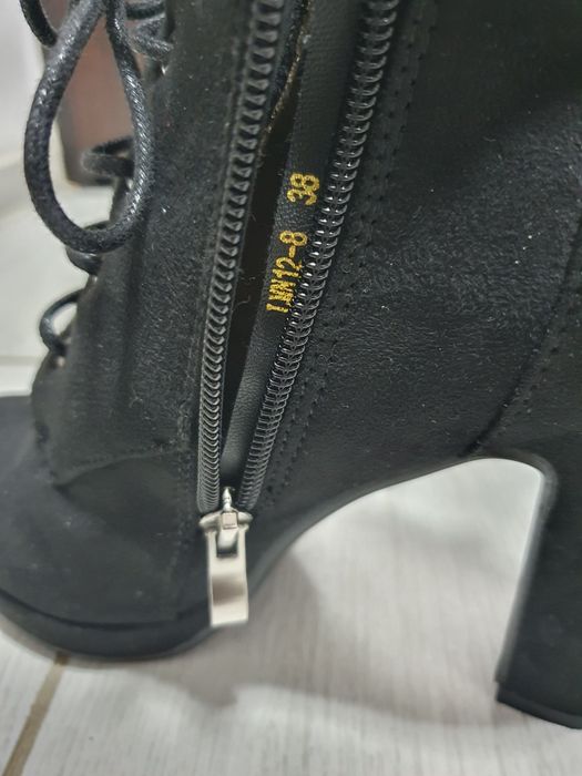 Botine / ghete cu toc 38