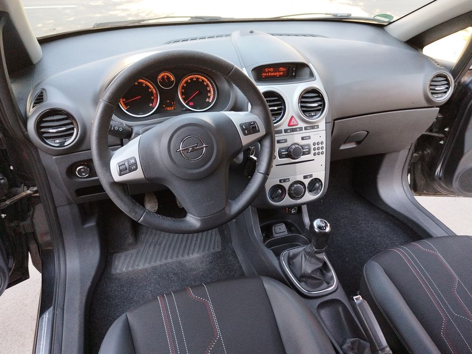 Opel Corsa 1.4i cu 87 cp,an 2012,euro 5,incalzire volan si scaune