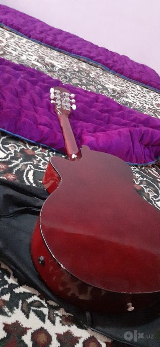 Gitara acustika chexol capodastr beriladi