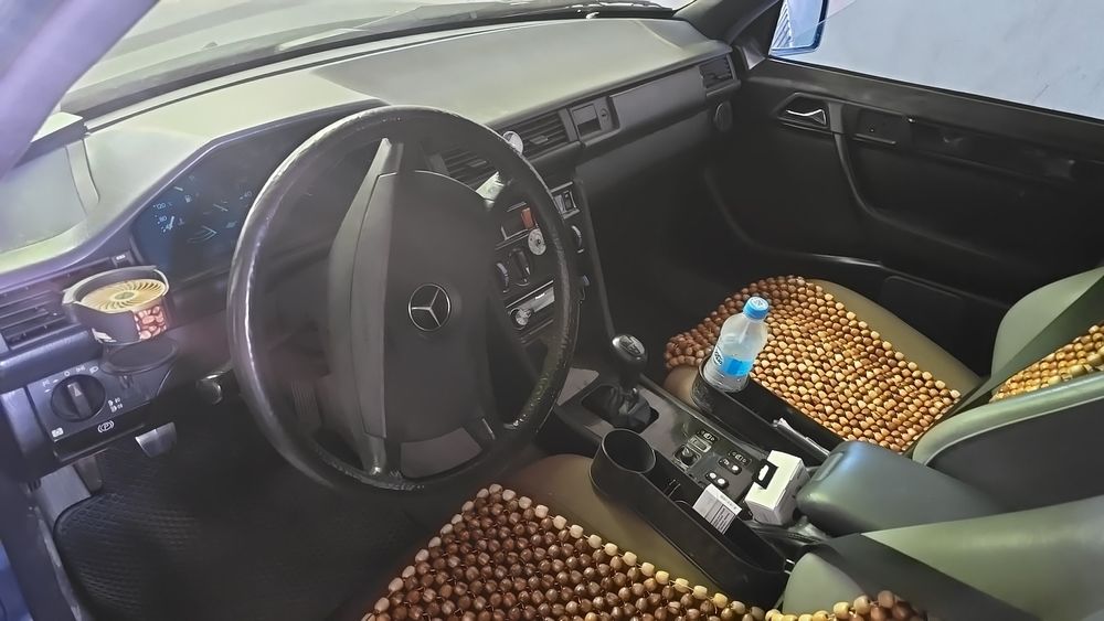 W124, Mersedes Daimler