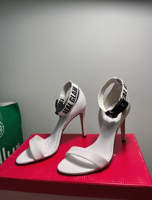 Sandale albe cu toc Epica