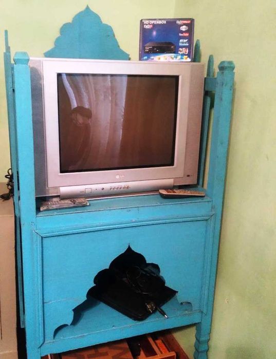 Телевизор ва тунер сотилади