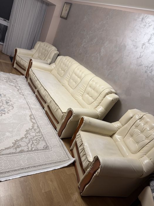 Vând set canapea cu 2 fotolii