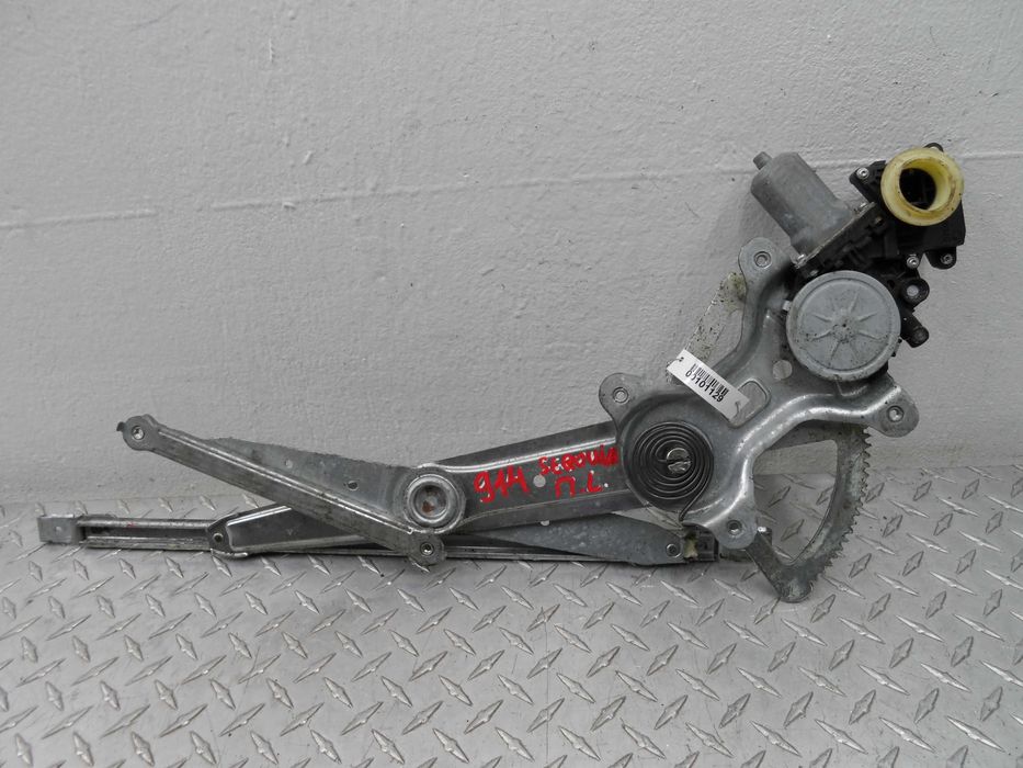 На Toyota Sequoia — Стеклоподъемник.