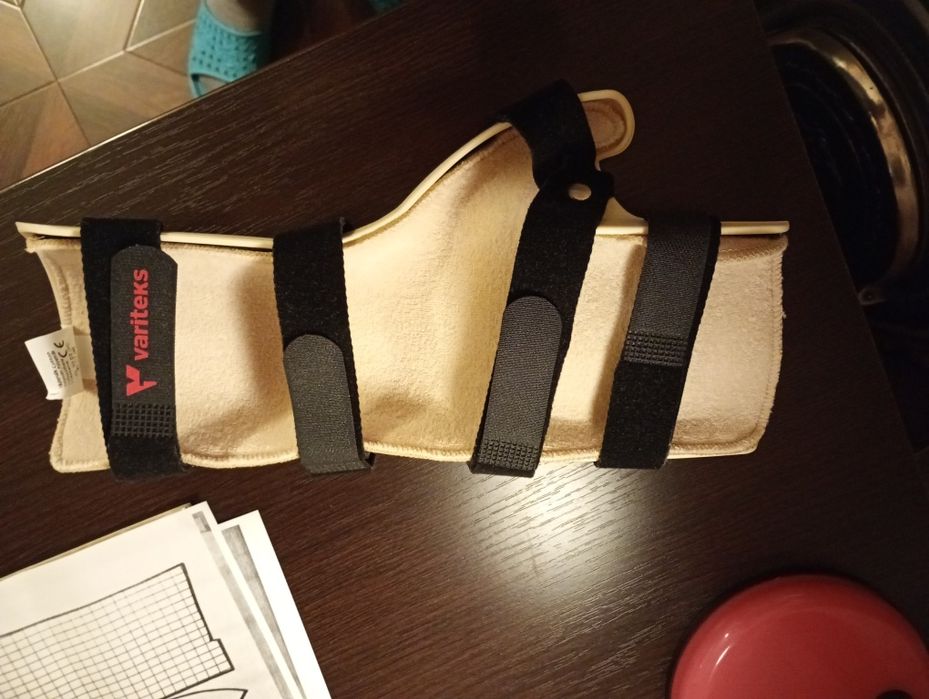 Orteza mâna dreapta