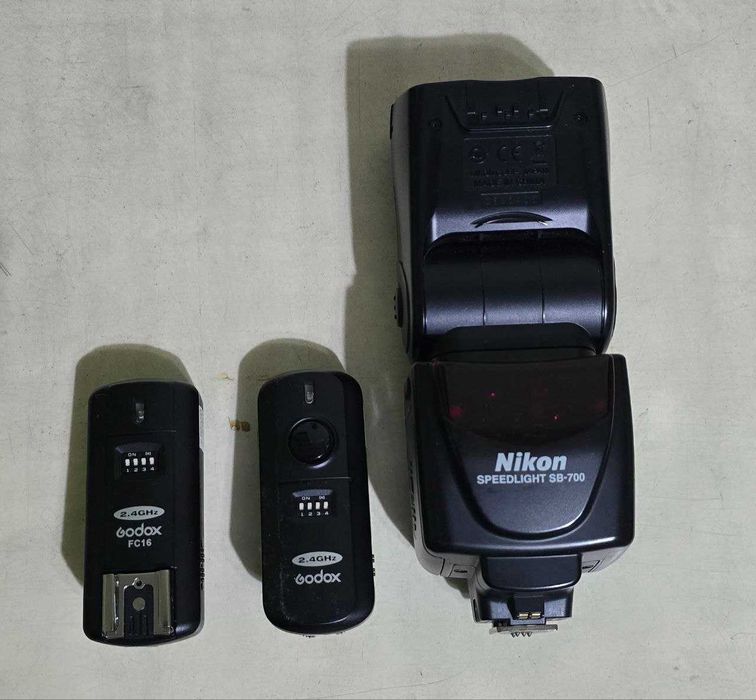 Вспышка Nikon SB700 с синхронизаторами