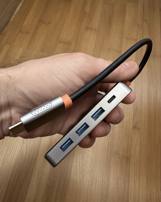 Docking HUB 8.1 cu USB-C