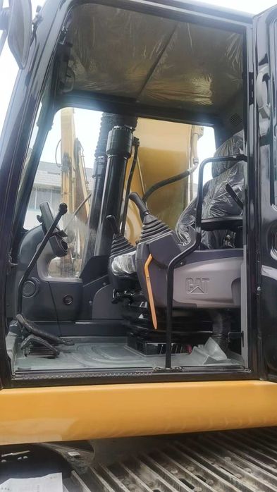 Продаётся гусеничный экскаватор Caterpillar 323D