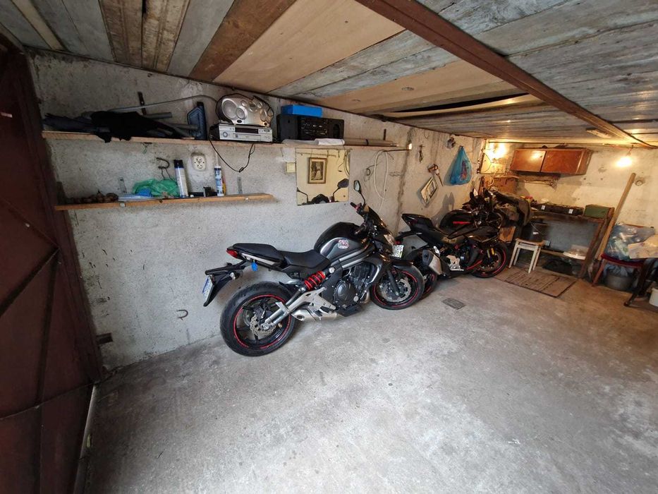 Spatiu depozitare motocicleta