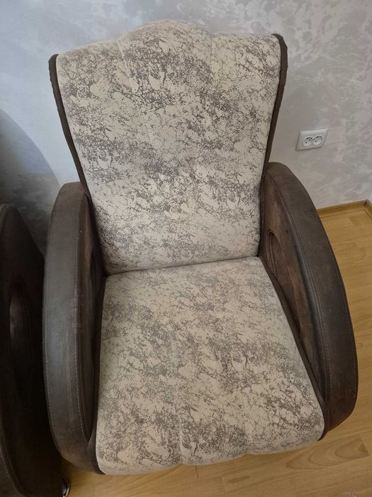 Продам диван с двумя креслами