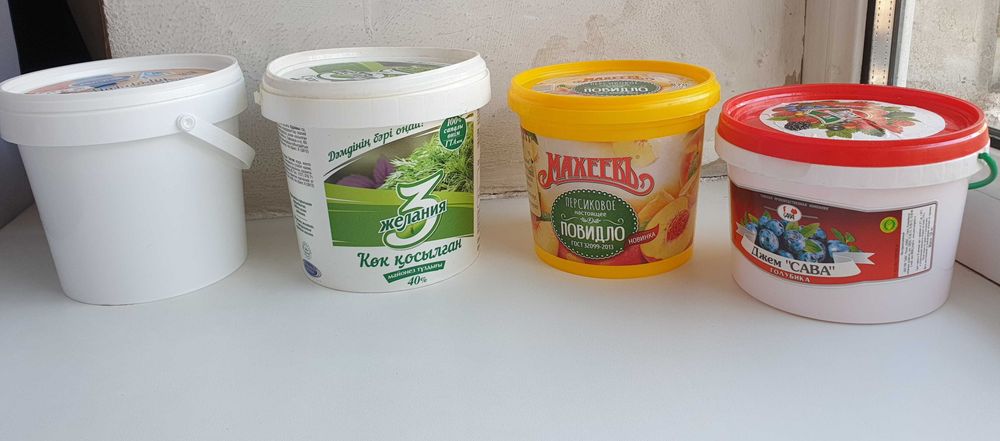 Банки пластиковые