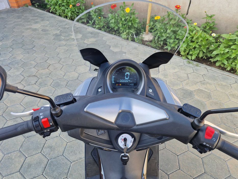 Maxi scooter мопед