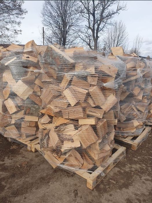 Lemn de foc și brichete livrare la domiciliu