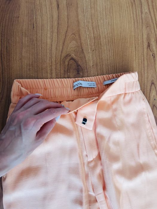 Нов панталони на Bershka