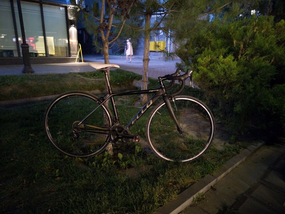 Шоссейный велосипед фулл shimano 105