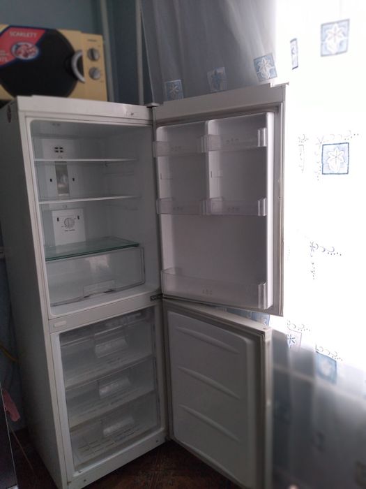 Холодильник LG  без инея и разморозки