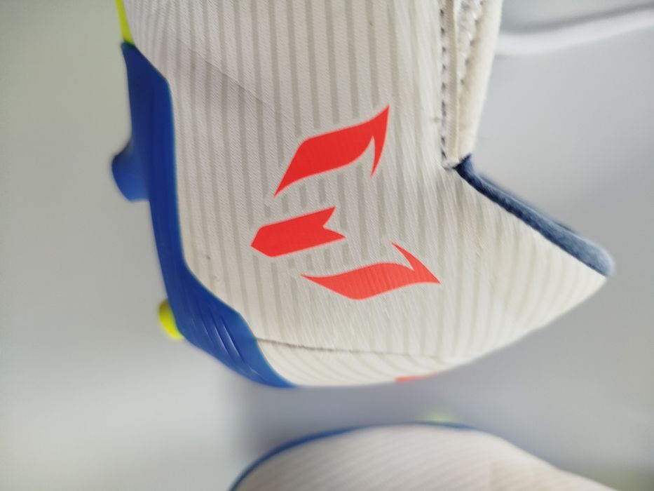 Ghete de fotbal albe