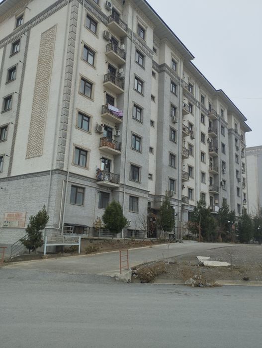 Продается 3-х комнатная квартира возле автомобильного рынка Андижана
+