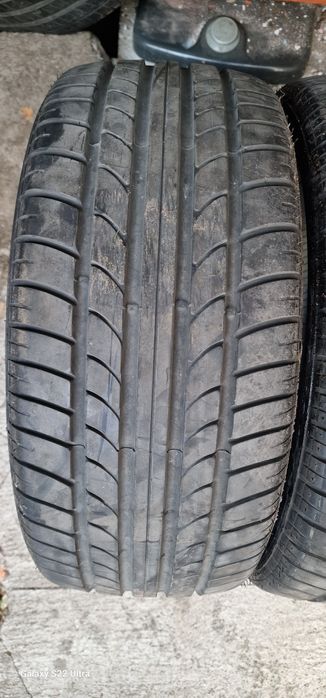 225/35/19 Pirelli P Zero Rosso