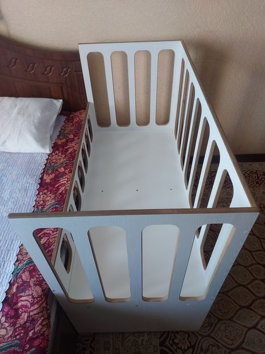 Продаётся детская кровать с выдвижными ящиками