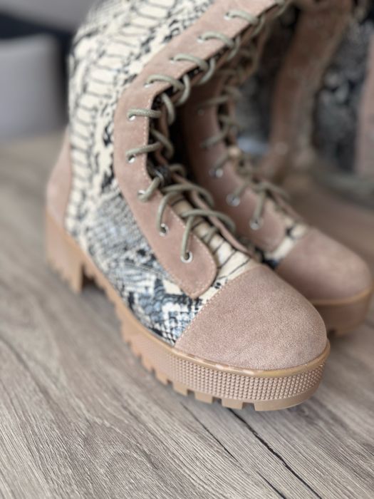 Високи ботуши/чизми бежови