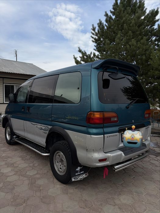 Продам машину Mitsubishi Delica
