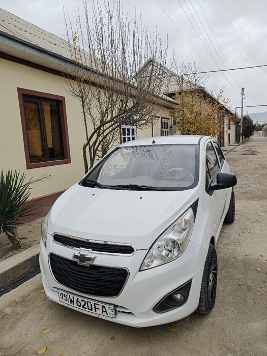 Chevrolet spark.