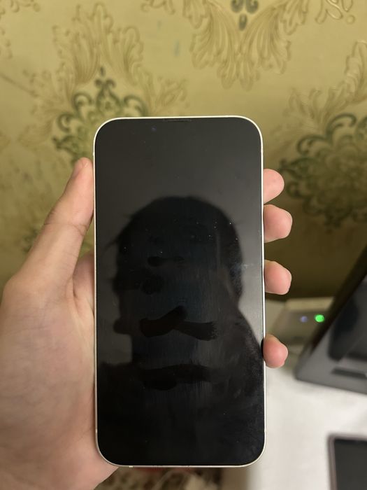 Продам Iphone 13