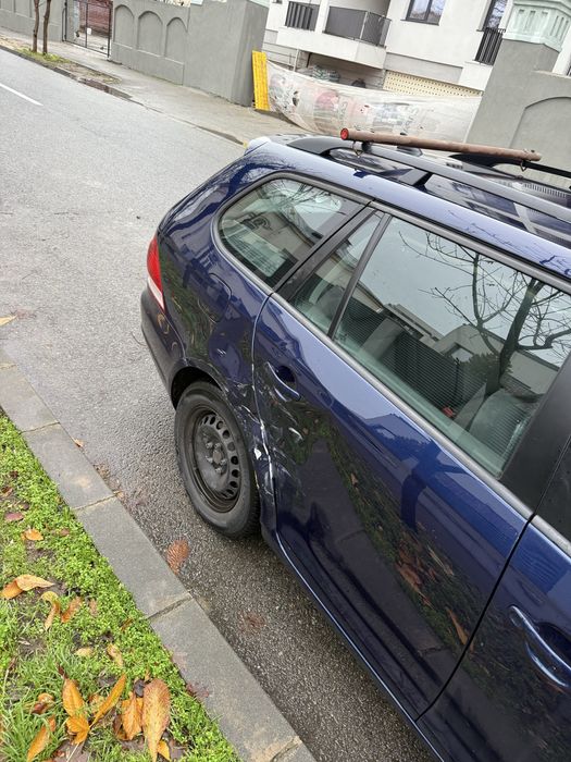 Vand golf 5 usor avariat sau scos cele  3 randuri de  nr rosii fiscal