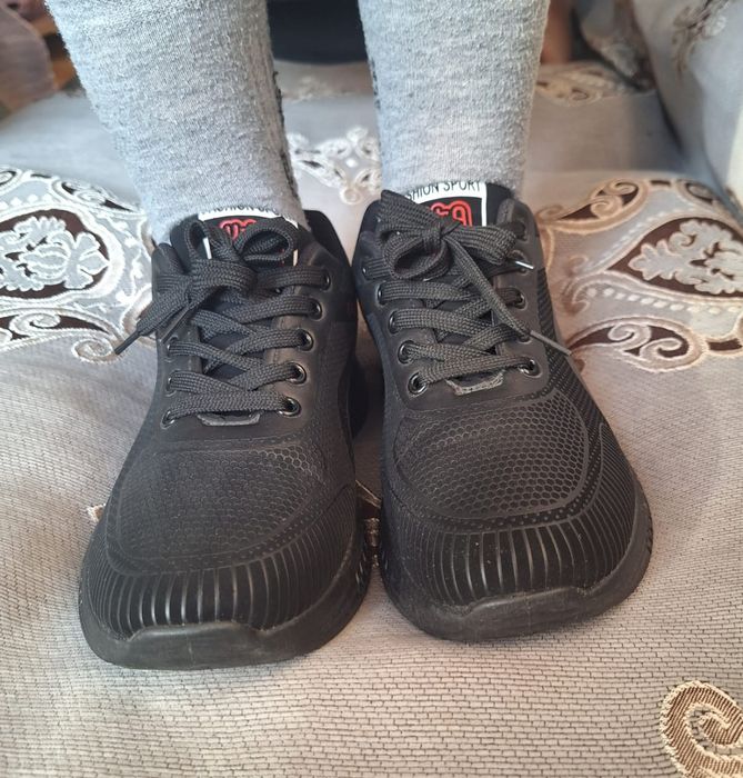 Черные унисекс кроссовки
