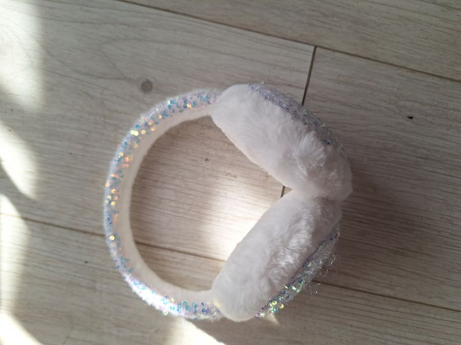 Дамски ушанки с пайети