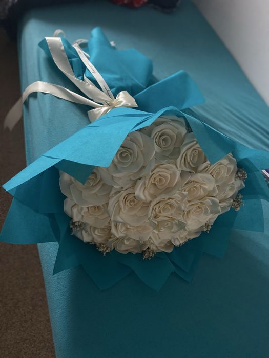 Вечен букет със сатенени рози