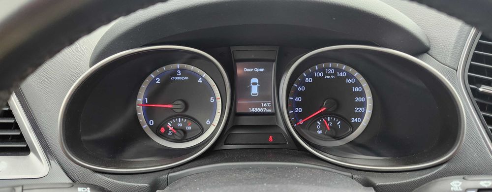 De vânzare mașina  de familie ,SUW,Hyundai Santa Fe,Kia