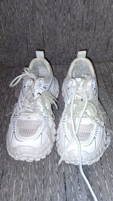 продам кроссовки