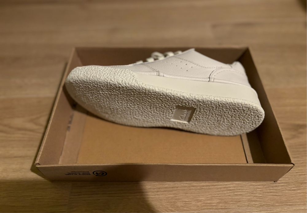 Нови бели кецове Clarks естествена кожа