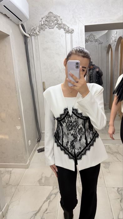 Пиджак белый с кружевами