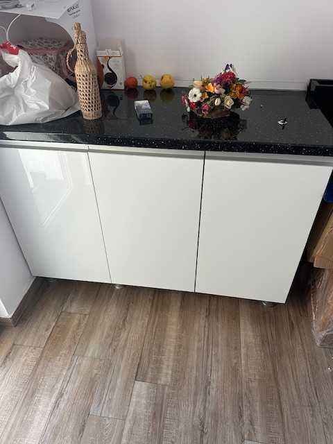 Frigider+cuptor+canapea