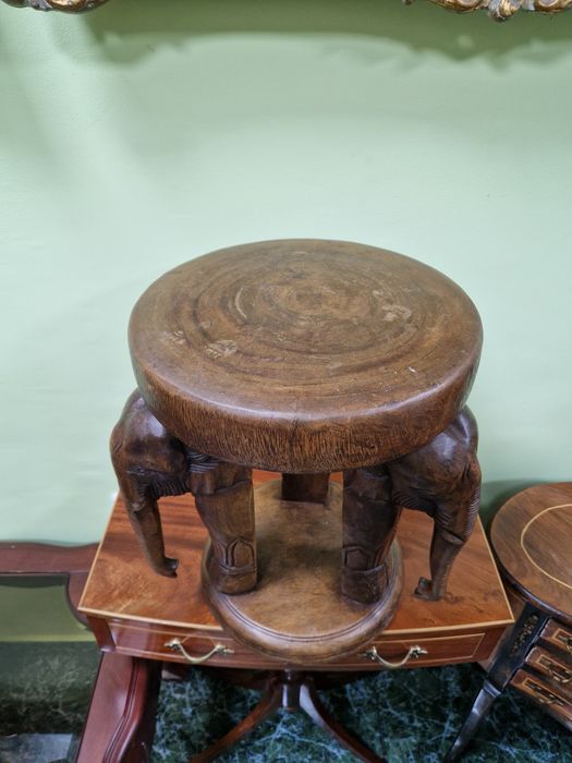 Рядка антикварна англоиндийска дървена масичка