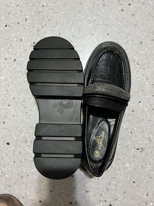 Продам лоферы 39 размера