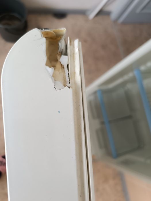 Холодильник продам срочно