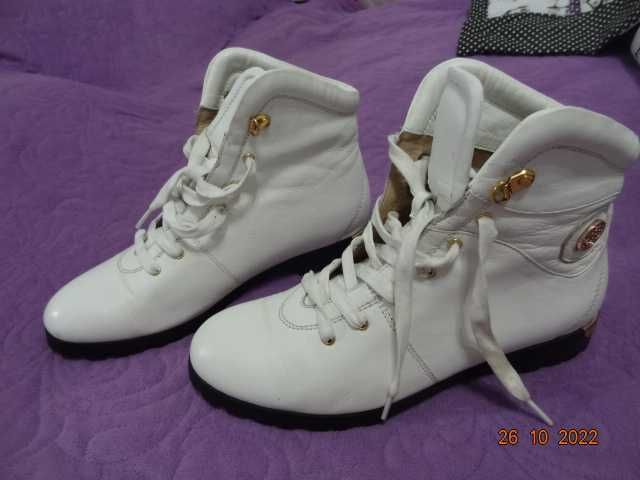 Кожаные демисезонные белые ботинки 38 р.