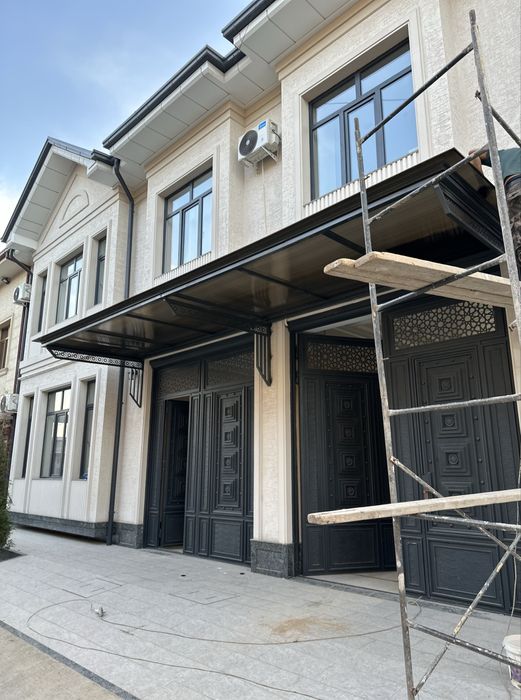 Darvaza perela naves reshotka agrajdena