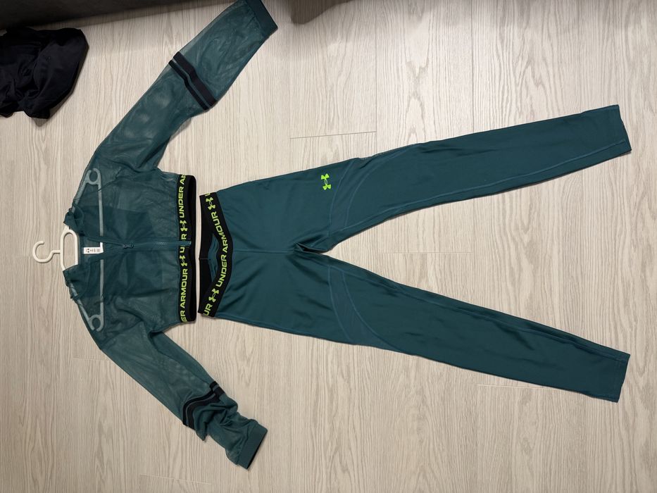 Vand compleu under armour ca nou!!!