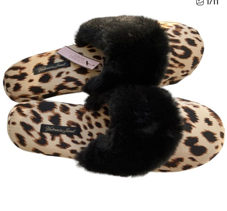 Victoria's Secret
Leopard Slippers Flats
Size: US 7 Regular (M, B)