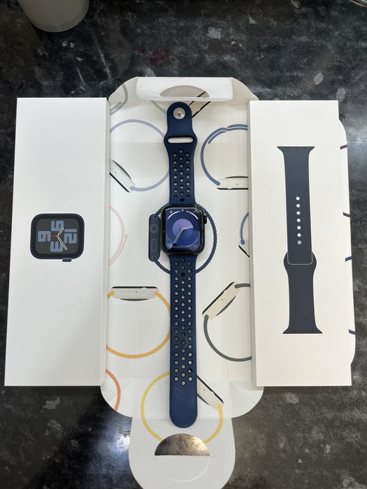 Продам Apple Watch Se2