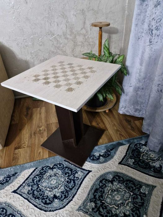 Шахматные столы разные