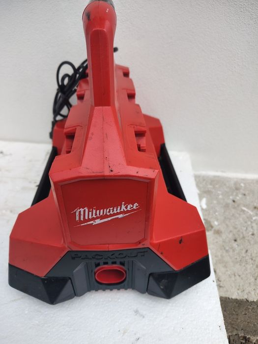 Incarcator rapid milwaukee pc6. Are 6 posturi !